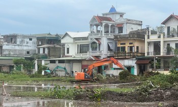  Lãnh đạo tỉnh chung vui, tặng quà Tết Trung thu cho thiếu niên, nhi đồng 