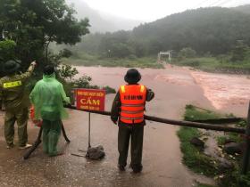  Bão tan lại lo ngập lụt, sạt lở