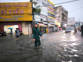 Miền Nam chìm trong biển nước do mưa bão là tin đồn thất thiệt