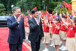 Tổng Bí thư, Chủ tịch nước Lào gặp hai nguyên Chủ tịch nước Việt Nam