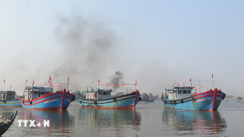  Thứ trưởng Phùng Đức Tiến: Giám sát chặt hơn hoạt động các tàu cá khi vươn khơi 