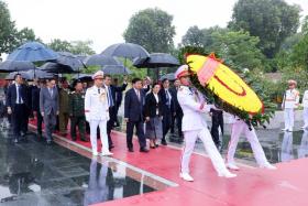  Tổng Bí thư, Chủ tịch nước Lào viếng Chủ tịch Hồ Chí Minh, tưởng niệm các Anh hùng liệt sỹ 