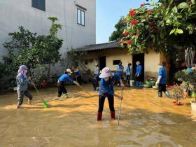  Tình nguyện viên Bắc Ninh khắc phục hậu quả bão lũ 