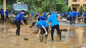  Thanh niên tình nguyện đất Tổ ra quân hỗ trợ khắc phục sau bão 第2张