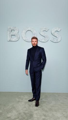 David Beckham bảnh bao ngồi hàng ghế đầu show thời trang  第4张