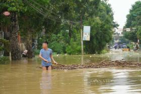 Mưa lớn cộng thủy điện xả lũ, 174 hộ dân của một xã ở Thanh Hóa chìm trong nước 