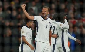 Harry Kane ghi cú đúp trong trận thứ 100 cho tuyển Anh 