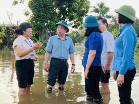  Hà Nội: Hàng trăm trường phải học trực tuyến, thầy trò tất tả &apos;chạy&apos; bão lũ 第3张