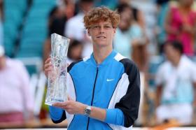 Jannik Sinner lần đầu tiên vô địch Miami Open