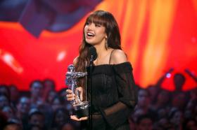  Lisa làm nên lịch sử lần thứ hai tại MTV VMAs, lại độc chiếm giải &quot;Best Kpop&quot;