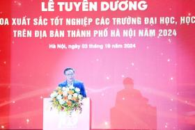  Tuyên dương 100 thủ khoa xuất sắc: Tạo nguồn nhân lực chất lượng cao phát triển của Thủ đô 