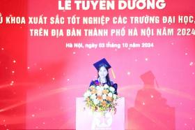  Tuyên dương 100 thủ khoa xuất sắc: Tạo nguồn nhân lực chất lượng cao phát triển của Thủ đô 