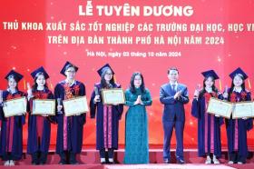  Tuyên dương 100 thủ khoa xuất sắc: Tạo nguồn nhân lực chất lượng cao phát triển của Thủ đô 