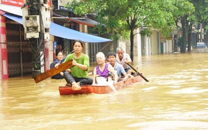 Người miền Trung: &quot;Nhìn cảnh lũ rất đau xót, đây là dịp để người Bình Định, trả ân tình cho bà con miền Bắc&quot;