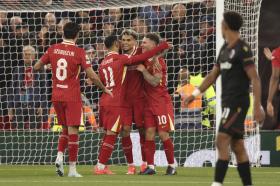 Liverpool giữ mạch toàn thắng tại Champions League 