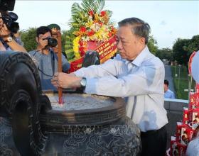  Tổng Bí thư, Chủ tịch nước Tô Lâm dâng hương tưởng nhớ các anh hùng liệt sỹ tại Quảng Trị 