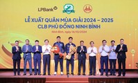  Lý giải màn ăn mừng đặc biệt của Đặng Văn Lâm sau khi hóa người hùng Phù Đổng Ninh Bình 