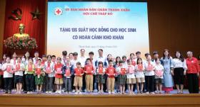 Quận Thanh Xuân: tặng học bổng cho 135 học sinh có hoàn cảnh khó khăn